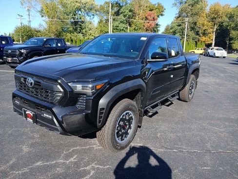 New 2025 Toyota Tacoma TRD Off-Road image 2