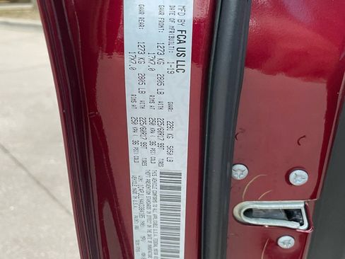 Used 2019 Jeep Cherokee Latitude Plus w/ Comfort/Convenience Group image 28