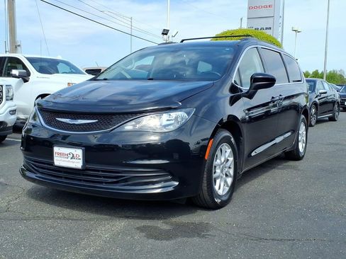 Used 2020 Chrysler Voyager Lxi FWD image 3