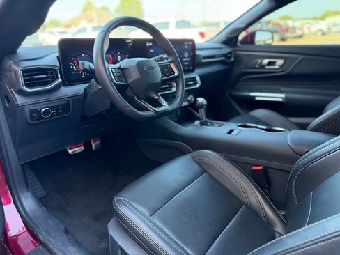 Used 2025 Ford Mustang Premium RWD image 18