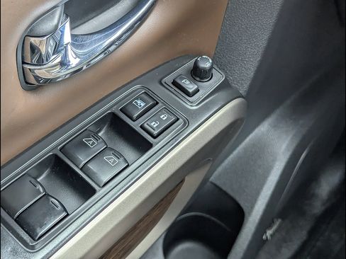Used 2021 Nissan Titan Platinum Reserve w/ Moonroof Package AWD/4WD image 30