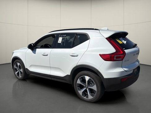 Used 2026 Volvo XC40 B5 Plus AWD/4WD image 5
