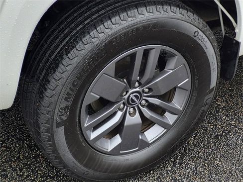 Certified 2025 Nissan Frontier SV image 7