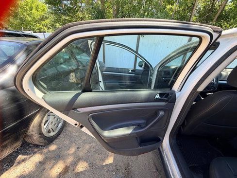 Used 2009 Volkswagen Jetta SE FWD image 23