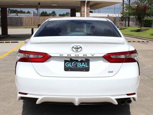 Used 2018 Toyota Camry SE w/ Convenience Package FWD image 6