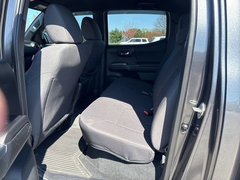 Used 2017 Toyota Tacoma TRD Off-Road w/ Tow Package image 8