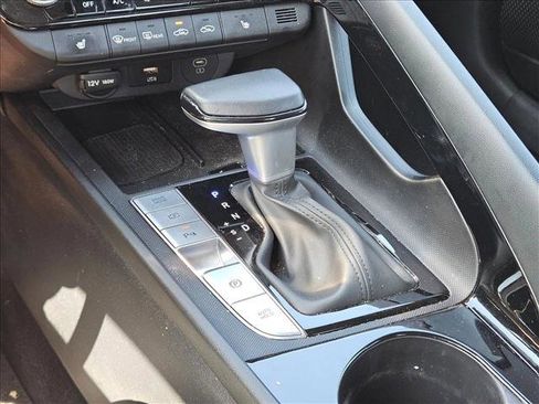 Used 2024 Hyundai Elantra Limited FWD image 12