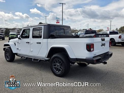 Used 2024 Jeep Gladiator Sport image 8