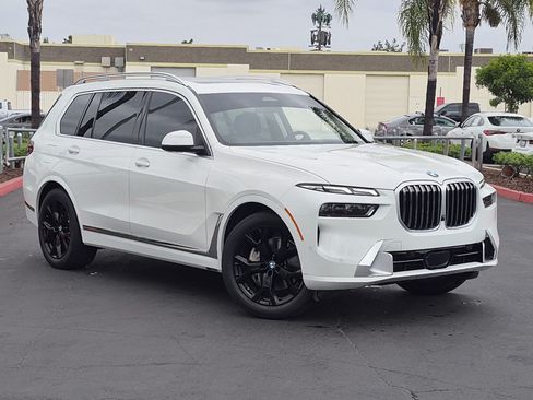 Used 2024 BMW X7 xDrive40i w/ Premium Package AWD/4WD image 2