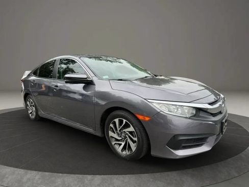 Used 2018 Honda Civic EX image 2