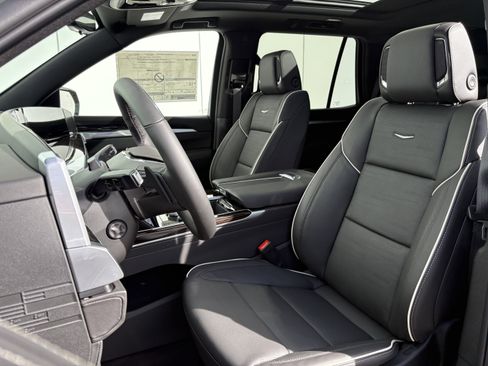 New 2026 Cadillac Escalade Luxury image 12