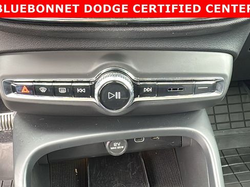 Used 2023 Volvo XC40 B5 Plus w/ Protection Package Premier image 19