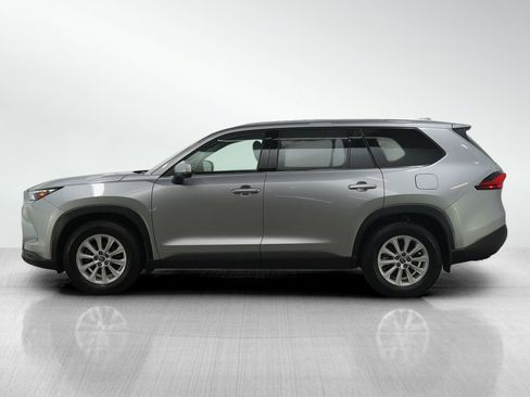 Used 2024 Toyota Grand Highlander XLE image 2