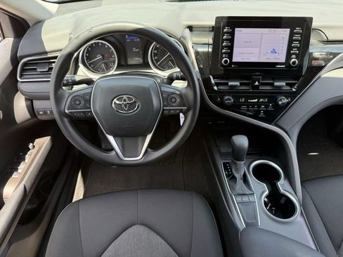 Used 2022 Toyota Camry LE FWD image 11