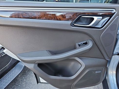 Used 2017 Porsche Macan image 30