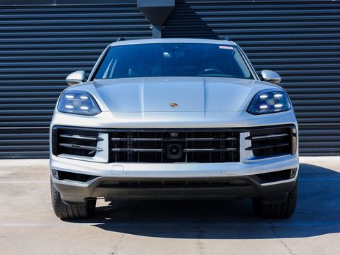 Certified 2025 Porsche Cayenne image 10