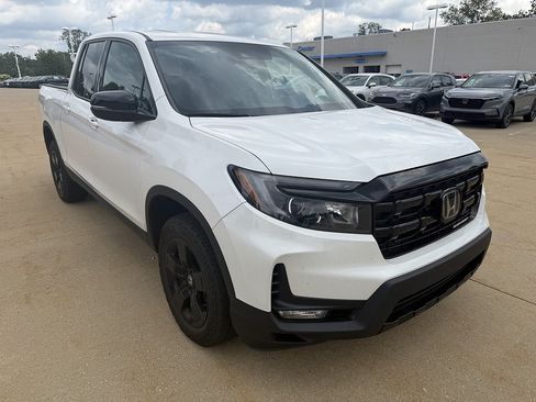 Used 2024 Honda Ridgeline Black Edition image 2