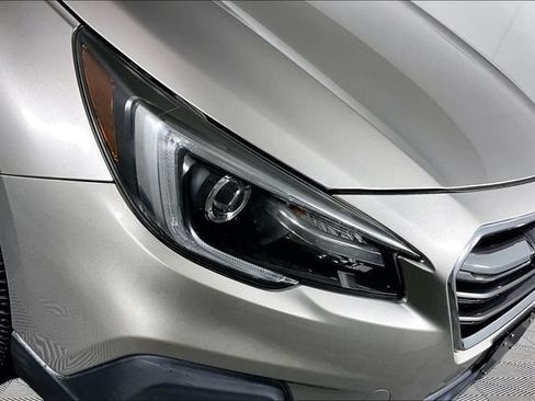 Used 2018 Subaru Outback 2.5i Limited AWD/4WD image 29