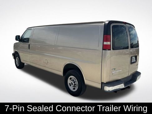 Used 2010 GMC Savana 3500 Extended w/ Chrome Appearance Package image 5