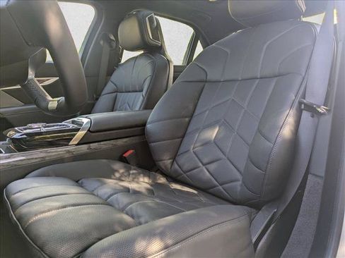 Used 2025 BMW i7 eDrive50 w/ Premium Package RWD image 11