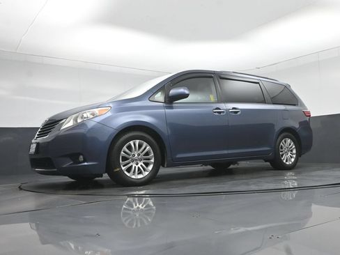 Used 2016 Toyota Sienna XLE FWD image 67