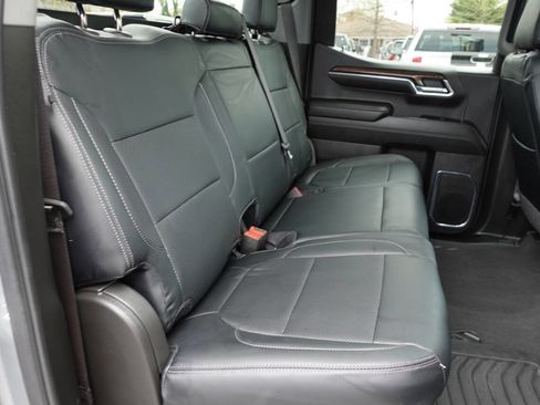 Used 2024 Chevrolet Silverado 1500 LT image 30