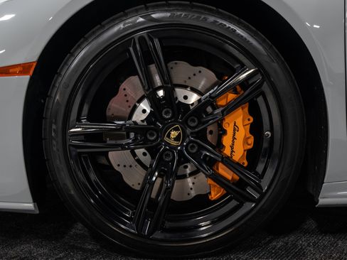 Used 2021 Lamborghini Huracan EVO RWD image 37