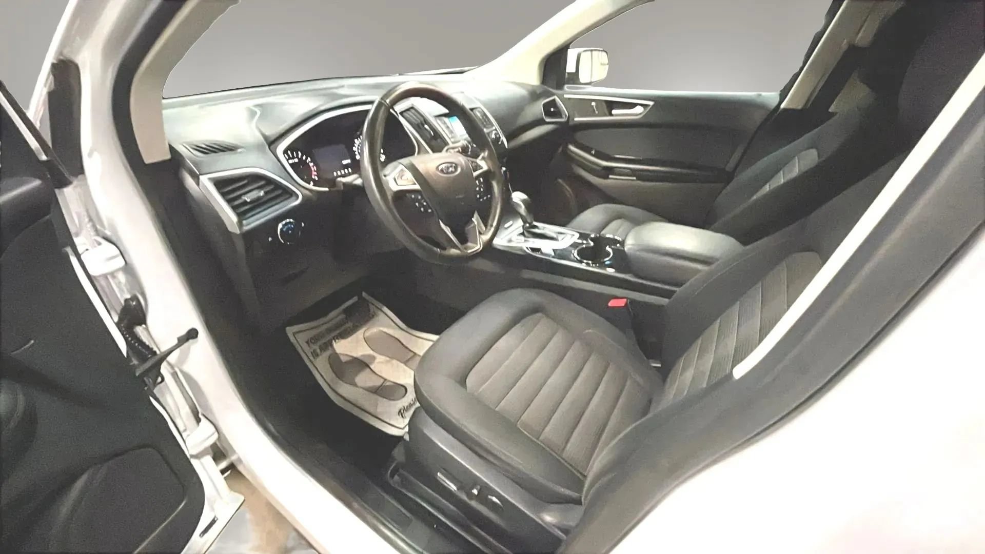 Used 2017 Ford Edge SEL FWD image 2