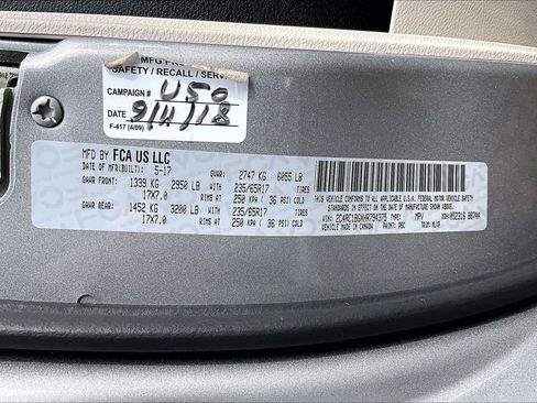 Used 2017 Chrysler Pacifica Touring-L image 30