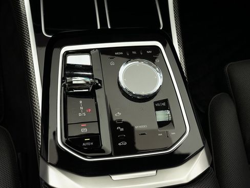 Used 2023 BMW 760i xDrive image 21