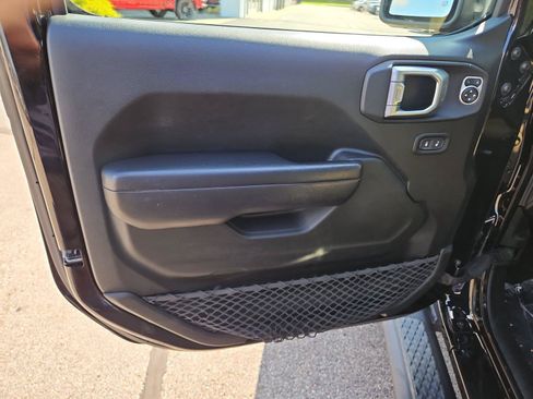 Used 2020 Jeep Gladiator Sport w/ Quick Order Package 24S AWD/4WD image 19