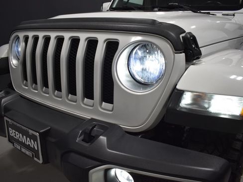 Used 2020 Jeep Wrangler Unlimited Sahara AWD/4WD image 11