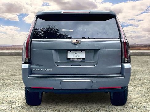 Used 2020 Cadillac Escalade Platinum RWD image 6
