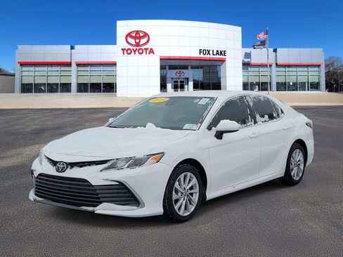 Used 2023 Toyota Camry LE image 2