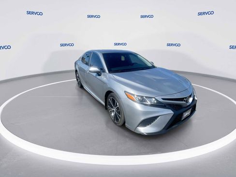 Used 2019 Toyota Camry SE image 2