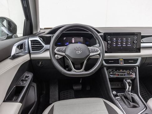 New 2026 Volkswagen Taos SE image 7