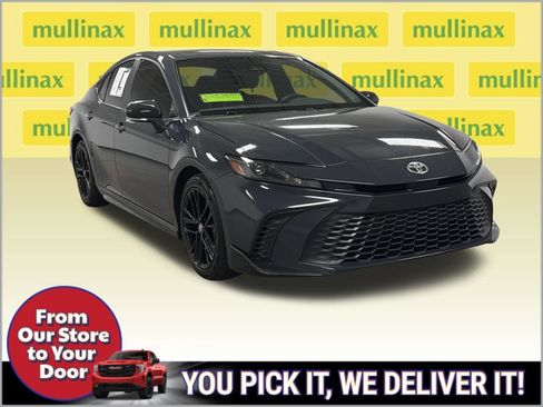 Used 2025 Toyota Camry SE w/ Multimedia Upgrade Package FWD image 2