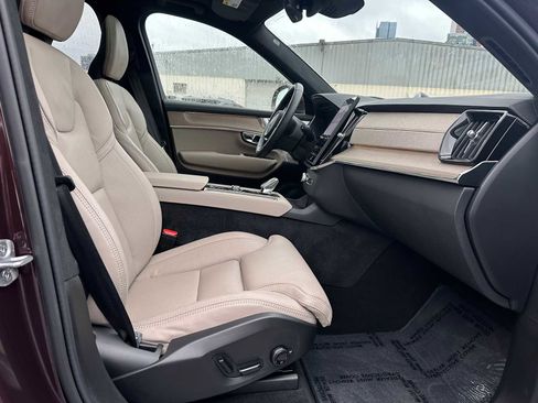 Certified 2025 Volvo XC90 T8 Ultra image 10