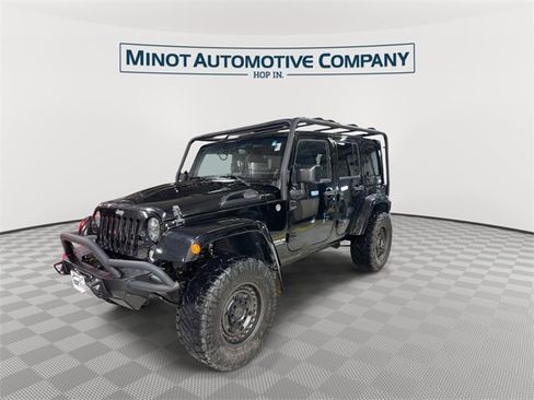 Used 2015 Jeep Wrangler Unlimited Rubicon w/ Connectivity Group image 4