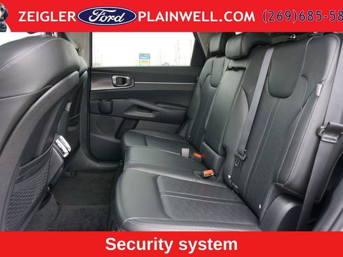 Used 2024 Kia Sorento S FWD image 11
