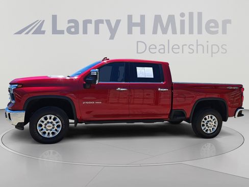 Used 2024 Chevrolet Silverado 2500 LTZ AWD/4WD image 2