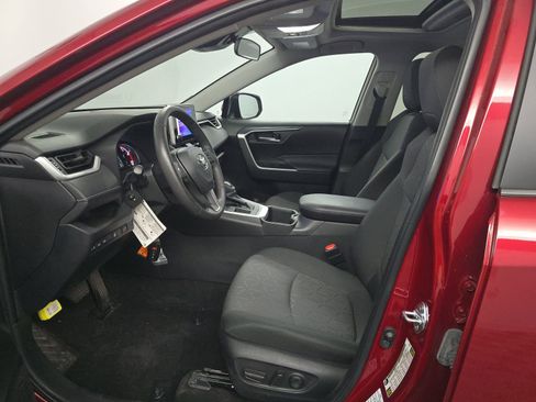 Used 2023 Toyota RAV4 XLE w/ Convenience Package image 7