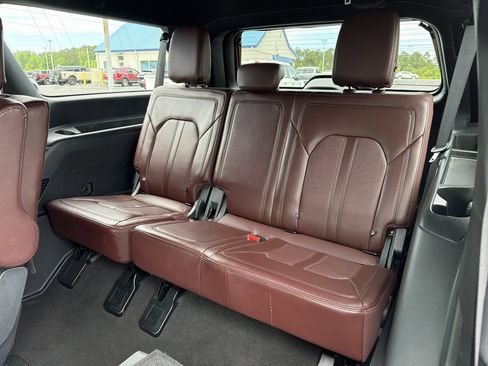 Used 2024 Ford Expedition Max Limited AWD/4WD image 16
