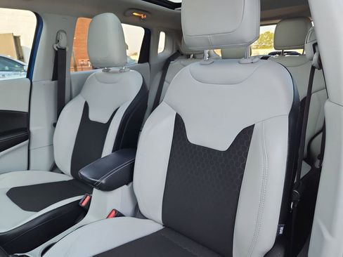 Used 2020 Jeep Compass Latitude image 24