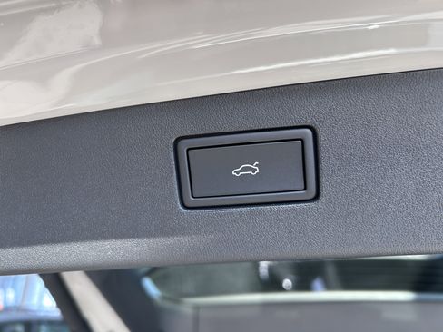 New 2026 Volkswagen Tiguan SE R-Line image 21