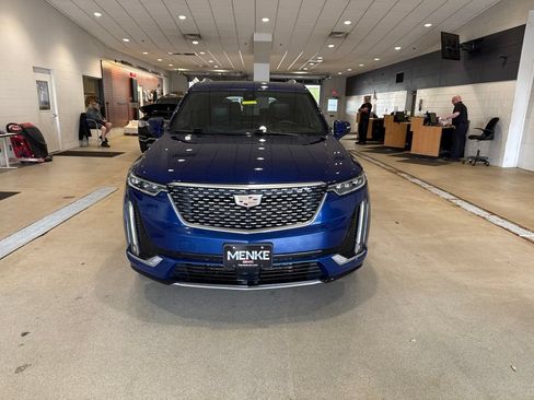Used 2023 Cadillac XT6 Premium Luxury w/ Platinum Package AWD/4WD image 2