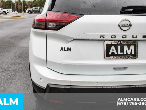 Used 2025 Nissan Rogue SV image 12