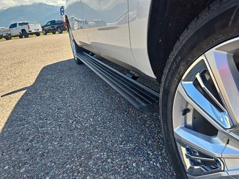 Used 2023 Chevrolet Suburban High Country w/ Premium Package 2 image 28