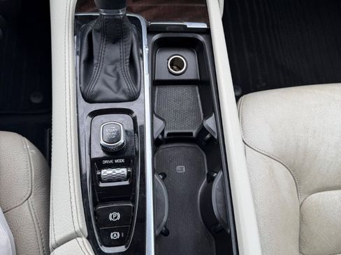 Used 2019 Volvo XC90 T6 Momentum w/ Protection Package Premier AWD/4WD image 13