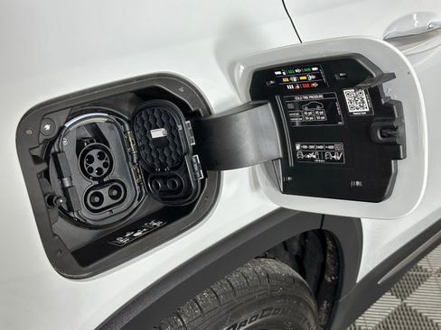 Used 2023 Mercedes-Benz EQB 300 300 w/ Exclusive Package image 35